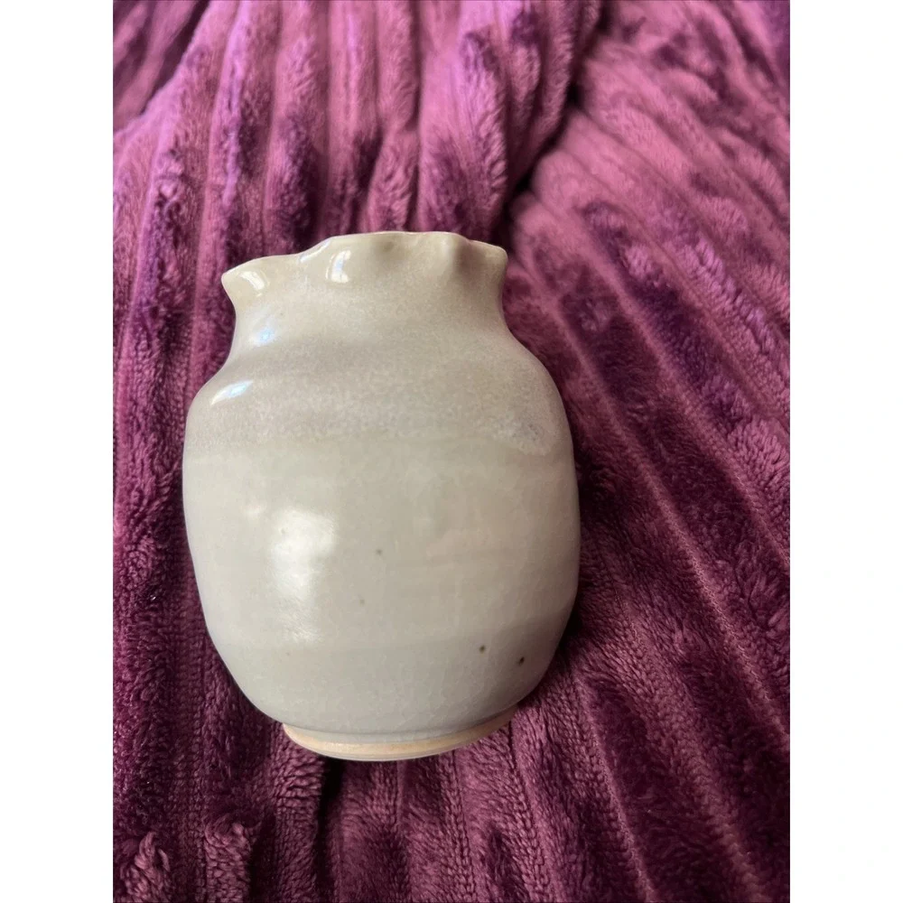 Pottery By Sheila Gray/Cream Three Tone Vase Ruffled Rim 4